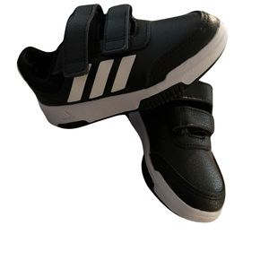 Toddler adidas shoe size is 8. New never worn (for my 3 yr old child)
